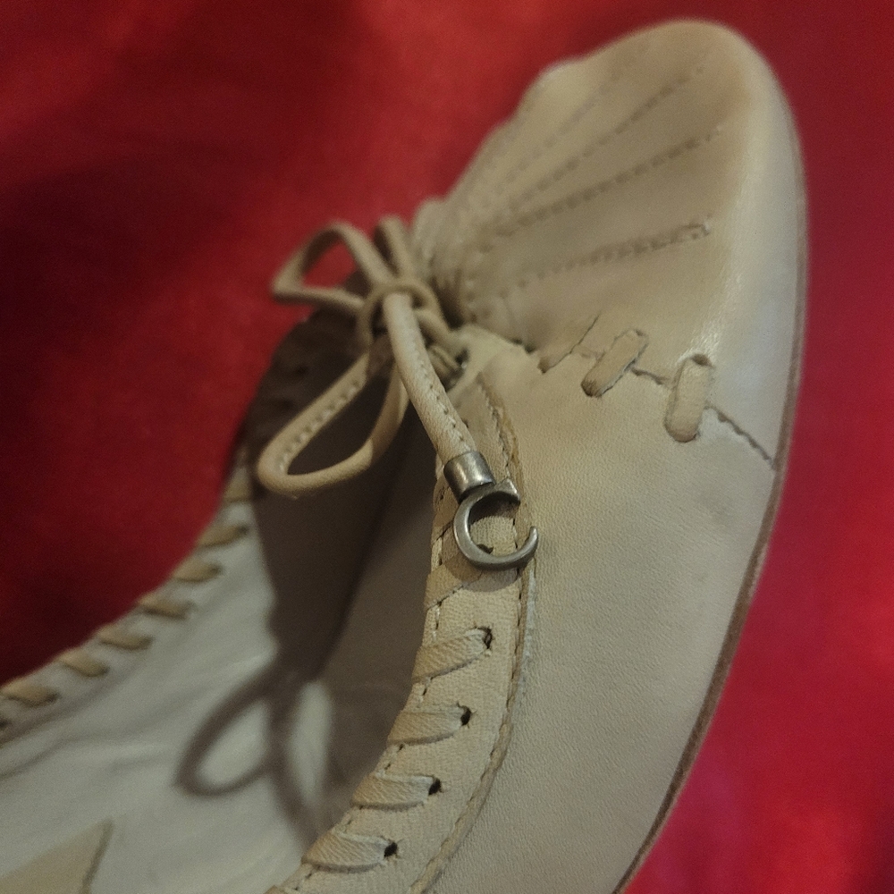 Elegant Cream High Heels - Picture 6 of 10